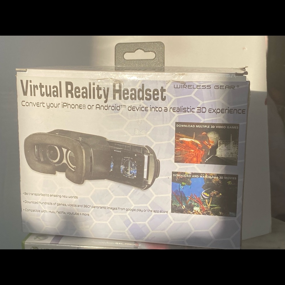 Virtual Reality Headset - Picture 2 of 3
